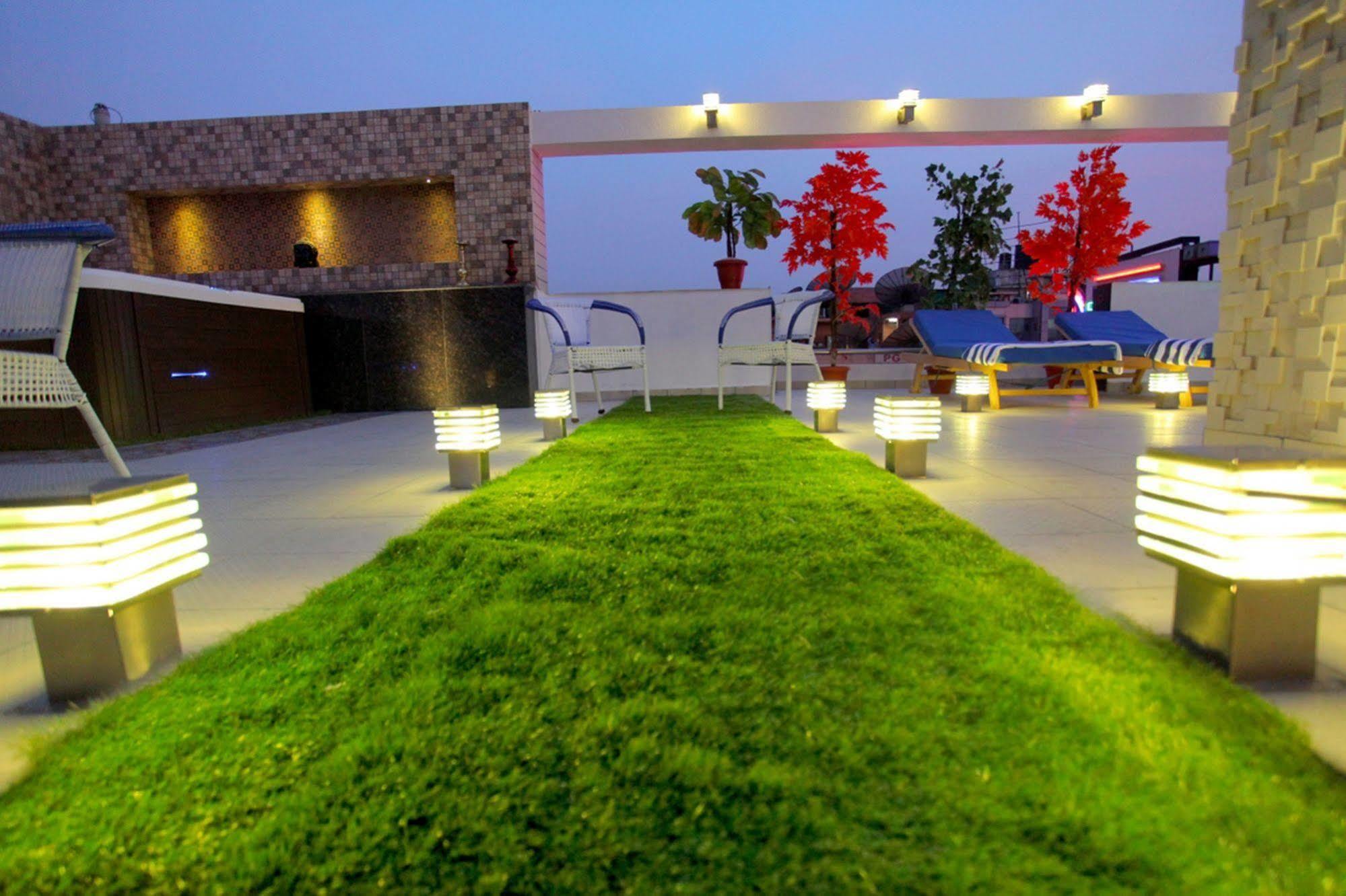 The Pearl Hotel Neu-Delhi Exterior foto