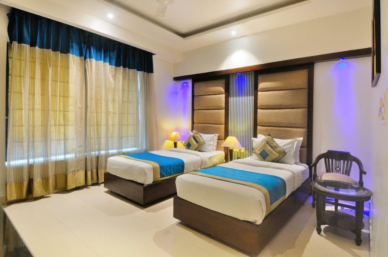 The Pearl Hotel Neu-Delhi Exterior foto